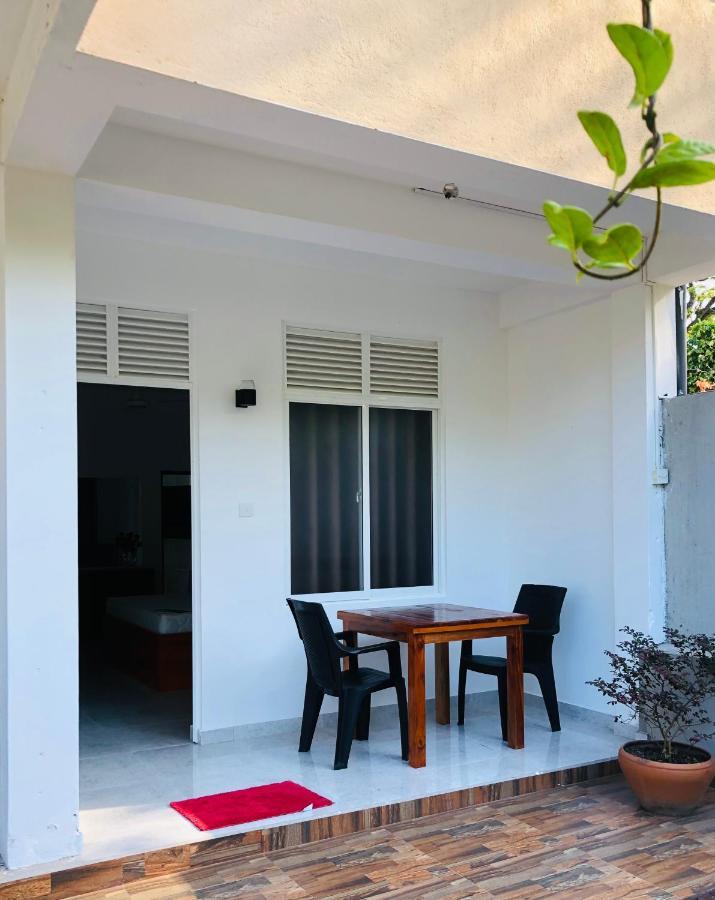 Senarathna Guest House Weligama Buitenkant foto