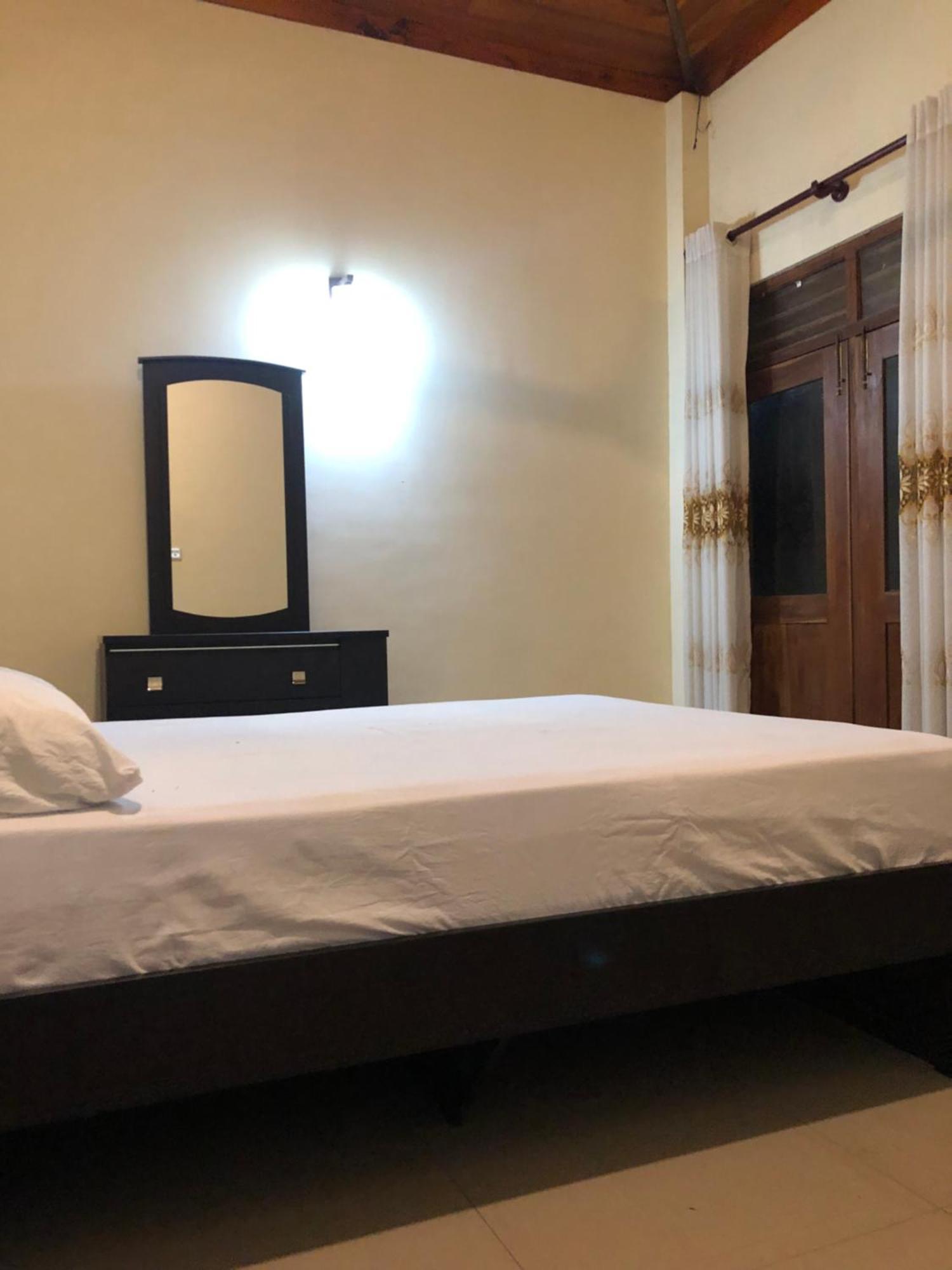 Senarathna Guest House Weligama Buitenkant foto