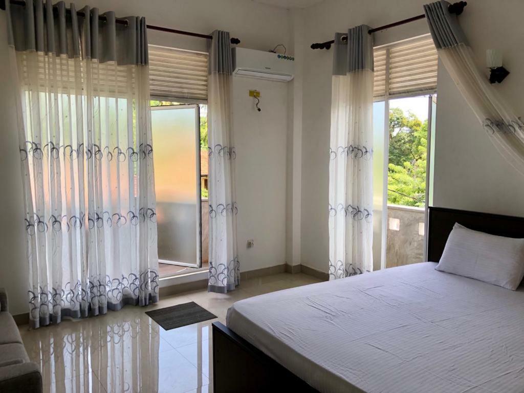 Senarathna Guest House Weligama Buitenkant foto